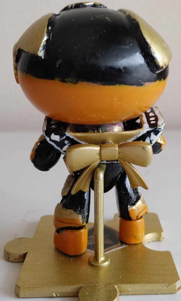 後ろ。アーマーに女性キャラ恒例のリボン♡