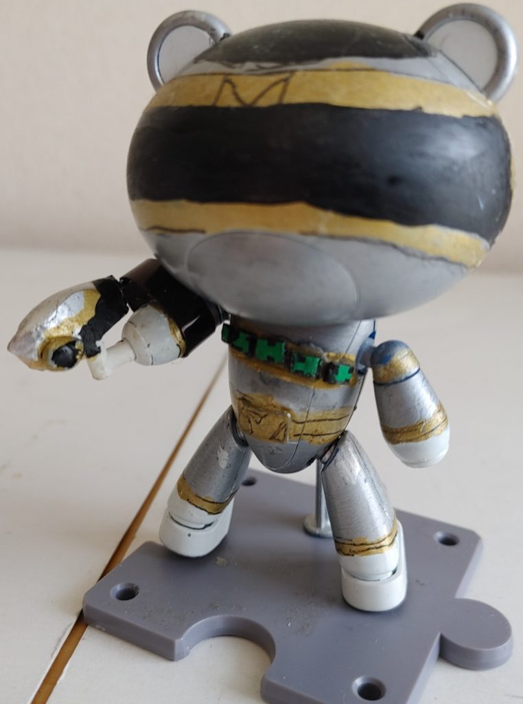 武器▪シルバーブレーザー、ガンモード。エポキシパテに、針金。手首の輪っかは、何だったか、忘れました…^_^;