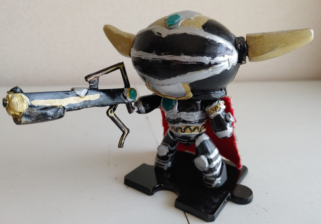 武器▪ブルライアット、ショットガンモード。プラ板の箱組みに、エポキシパテ、ランナー。手元の緑は、先程と同じく、クリアパーツ。