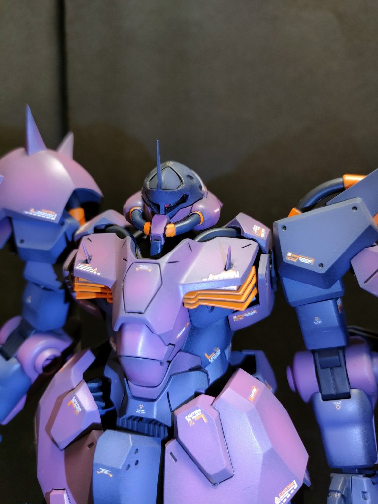 後は仕上げにデカールペタペタ。このデカール、100円で大容量。エディオンで購入。個性的で発色も良くて凄過ぎます。癖が強いけど。