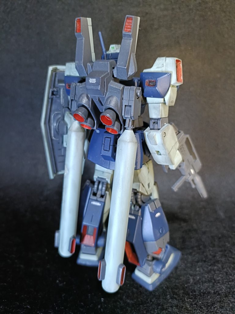 背面。プロペラントタンクにスラスターもついてます。可動・脱着可能です。