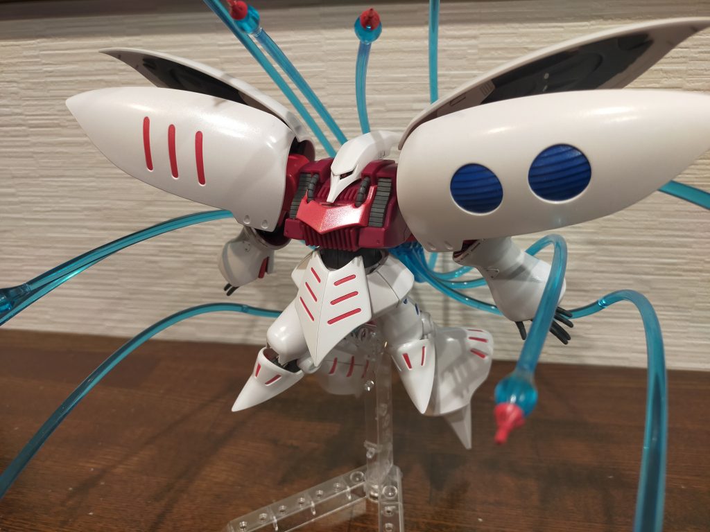 キュベレイはスプレー缶のホワイトパールで塗装どちらも結構キラキラなのに写真だと少しわかりにくいな…