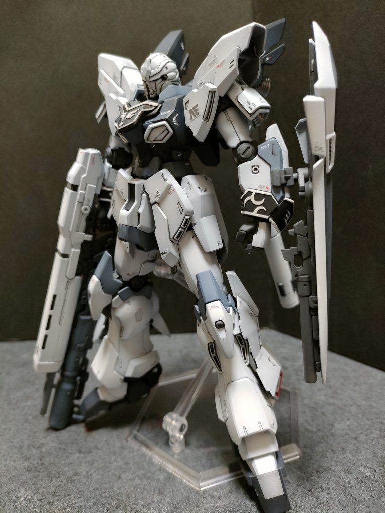 それにしてもヤバイ完成度。HGUCとは思えん。店頭でもよく見るこのキットですがカッコよすぎるんでオススメ。でけぇ合体するライフルがインパクト絶大。