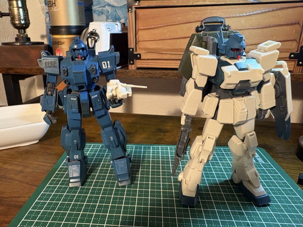 エグザムシステムにより白いモビルスーツも蒼く