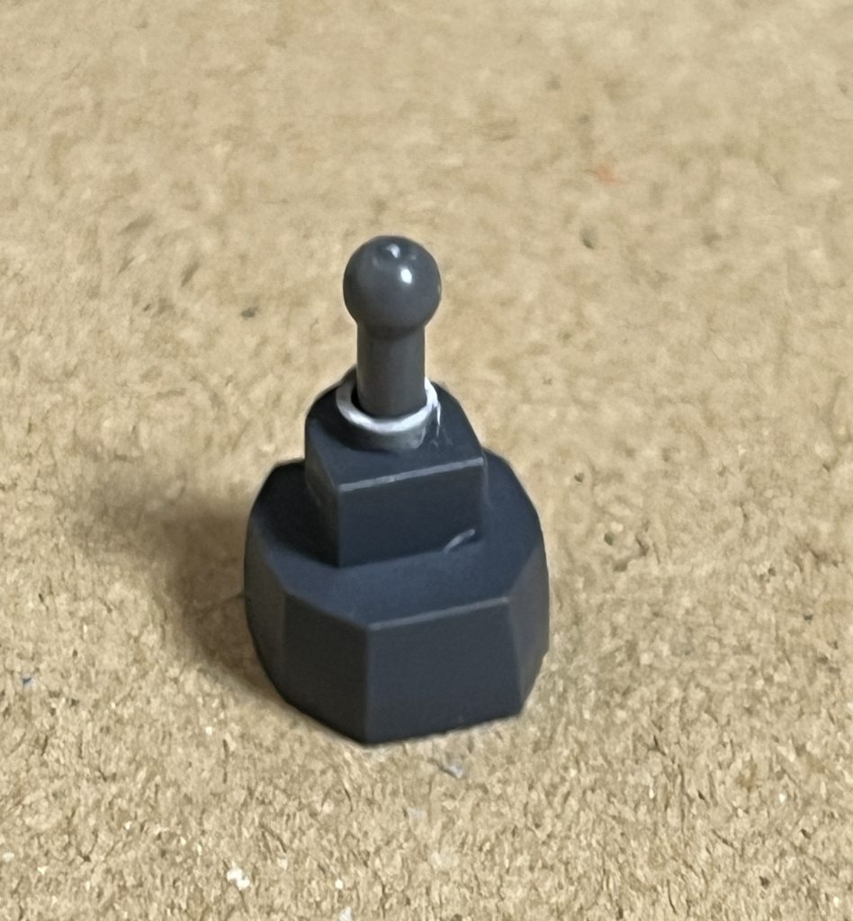 首も軸ロールだったのでボールジョイントに置き換えて俯いたりできるようにしてみたのですが、パーツが干渉して俯かせることはできませんでした。残念。最後までご覧いただきまして、ありがとうございました!