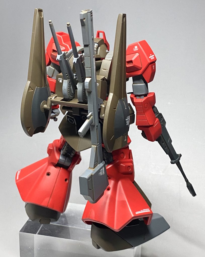 リックディアス&nbsp;には、ビームサーベル、ビームピストルとクレイバズーカしか付属していませんが、ジャブローの風で、ガルバルディのライフルを使用していたのが、印象深かったので、ガズRから引っ張り出して来ました。