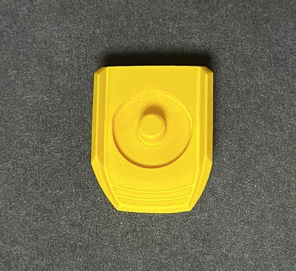 イエローです。先の通りイエローはセットに含まれていないので、クレオスのRLM04イエローを使いました。このイエローは個人的には「これぞイエロー」な印象を持っているので、数あるイエローの中でもこれをチョイスしました。これは半ツヤなので、つや消しトップコートを吹きました。