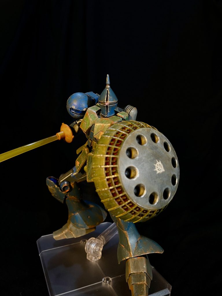 撮影についても試行錯誤しつつやっています、今回は背景として黒シャツを後ろに立てかけてますがうっすらシャツのしわが見えてますねちなみに撮影はiPhone12です、買い替える必要がなかったので壊れるまではこれで行こうと思っていたのですが撮影に力を入れだしてからは17とかほしくなりましたね..もしくはデジカメ買うか...今回の製作期間は2か月でした、前2作品は3か月以上かかっていたのでちょっとずつ手が早くなってきている気がします次は何作ろうか考えつつ片付け、ジークアクス系も積んでるしこのまま08小隊とかも作りたい...