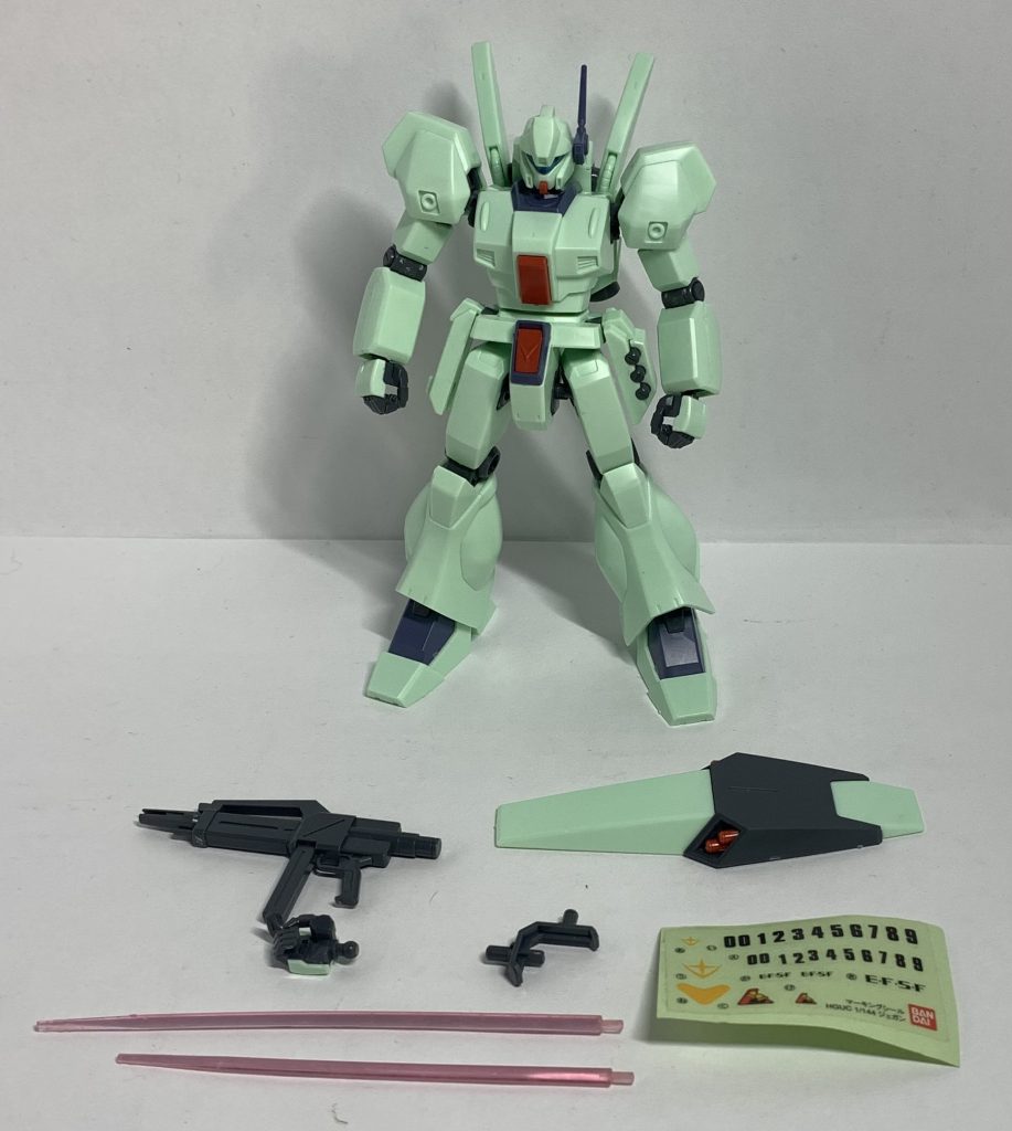 最後に付属品パーツ等。これまでにバリエーションを紹介しているので稼働範囲などは割愛しますが、プレーンで扱いやすいキットなので複数買いしたくなるデザインですね〜！＊＊＊HGUCジェガン&nbsp;バリエーション以下略宇宙世紀系「HGUC ジェガン」←いまここ「HGUC スタークジェガン&nbsp;」「HGUC ジェガンD型(エコーズ仕様)」ビルド系「HGBD ジェガンブラストマスター」以下、宇宙世紀系プレミアムバンダイ限定「HGUC ジェガン&nbsp;ノーマルタイプ(F91ver)」「HGUC ジェガン&nbsp;Aタイプ(F91ver)」「HGUC ジェガン Bタイプ(F91ver)」「HGUCスタークジェガン(CCA-MSV版)」「HGUCプロトスタークジェガン」「HGUC ジェガンD型」「HGUCジェガンD型(護衛隊仕様)」「HGUC ジェガンA2型(ゼネラルレビル配備機)」「HGUC EWACジェガン」「HGUC ジェガンD型(ピコ・アルティドール機)」「HGUC ジェガンD型(迷彩仕様)」「HGUC ジェガン&nbsp;バーナム所属機」ビルド系プレミアムバンダイ限定「HGBFゴーストジェガンM」「HGBF ゴーストジェガンF」など多くのバリエーションキットが発売されています。＊＊＊ビルドダイバーズ二次小説「陰キャアイドルはGBN〈惑星〉を救いたい。」こちらのつぶやきによる【試し読み】またpixiv先行にて更新中です〜！◇◇◇またハーメルン版「陰キャだけどアイドルはじめてGBN〈惑星〉を救う話。」も同様に更新中です〜！面白い！と思ったらお気に入り登録また星による評価などしていただけると嬉しいですね〜！二次創作にご興味のある方はぜひ〜！&nbsp;