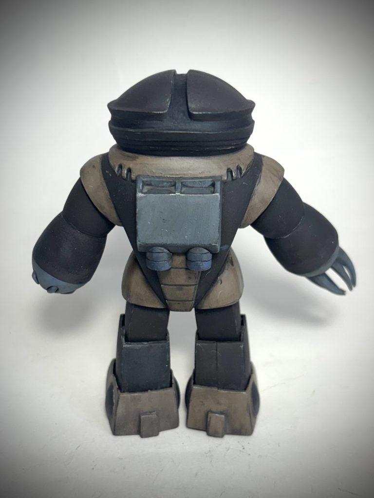 途中破損があったので、脚の合わせ目が残っちゃいました。