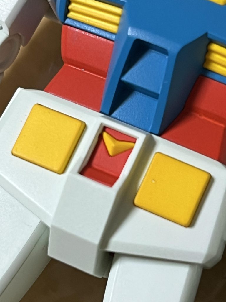 股間のVマークは脅威のパーツ分割による色分け。