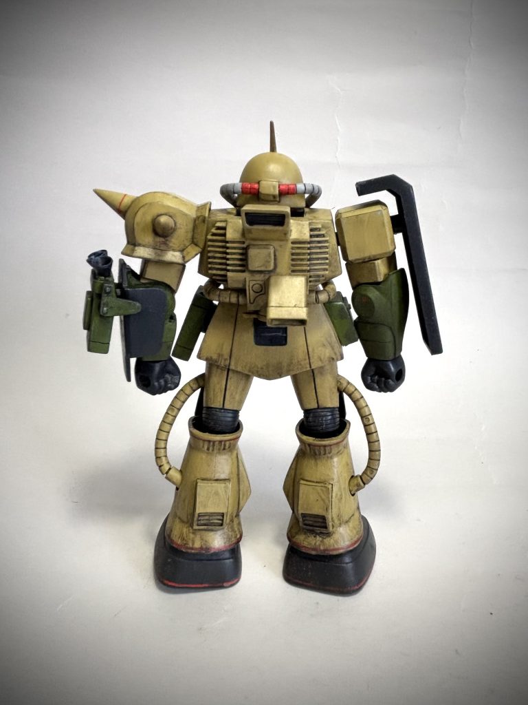 基本塗装はサンディイエロー。手を抜いて後姿は全くマーキング入れていません。