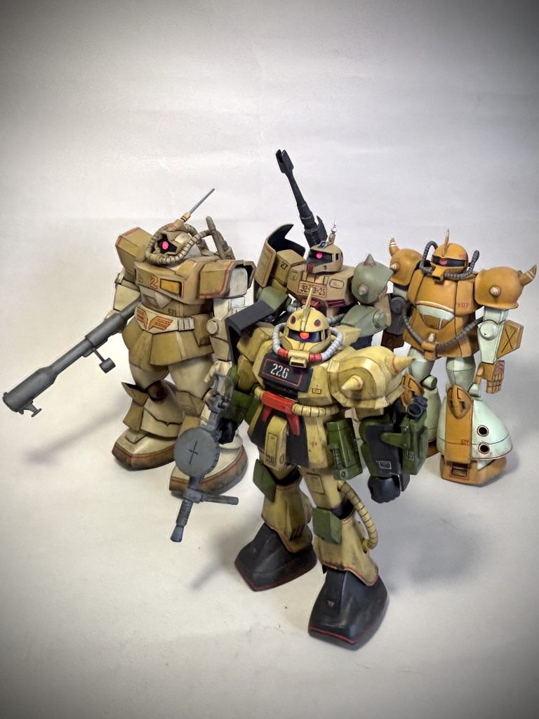 地上戦用モビルスーツの集合写真。それぞれ微妙に色味が違って楽しいです。最後までご覧いただきありがとうございました。