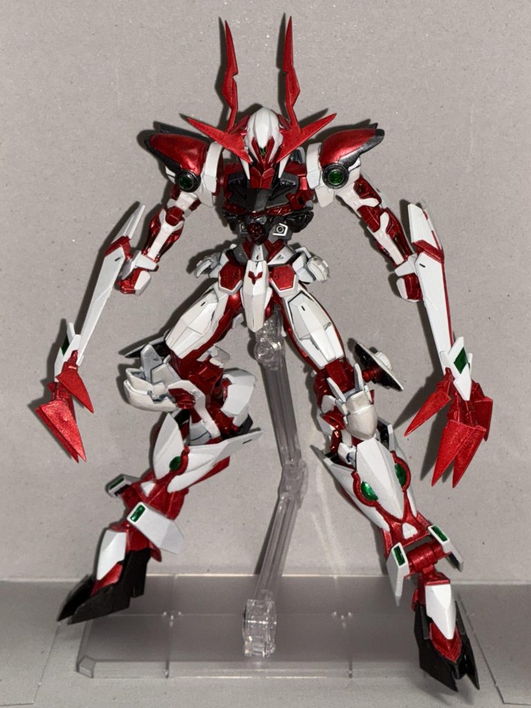 　フラッシュ焚いた一枚。この時は原作に沿って手首を回転させていますが、正位置の方が好きだったのでそのままにしています。