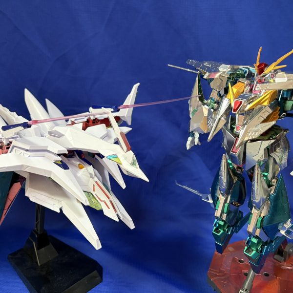 クスィーガンダムをあまり意識したことが無かったのに、キルケーの魔女でまんまとやられた！一番のやられポイントは、なんと言ってもフライトフォーム無骨な感じが、とても好き！残りは、ペネロペのフライトユニット・・・＜Geminiと遊ぼう＞今回は、川の写真とペネロペ＋クスィーガンダムで、川の光沢がビームライフルの色になる感じで作ってくれました。（4枚目）