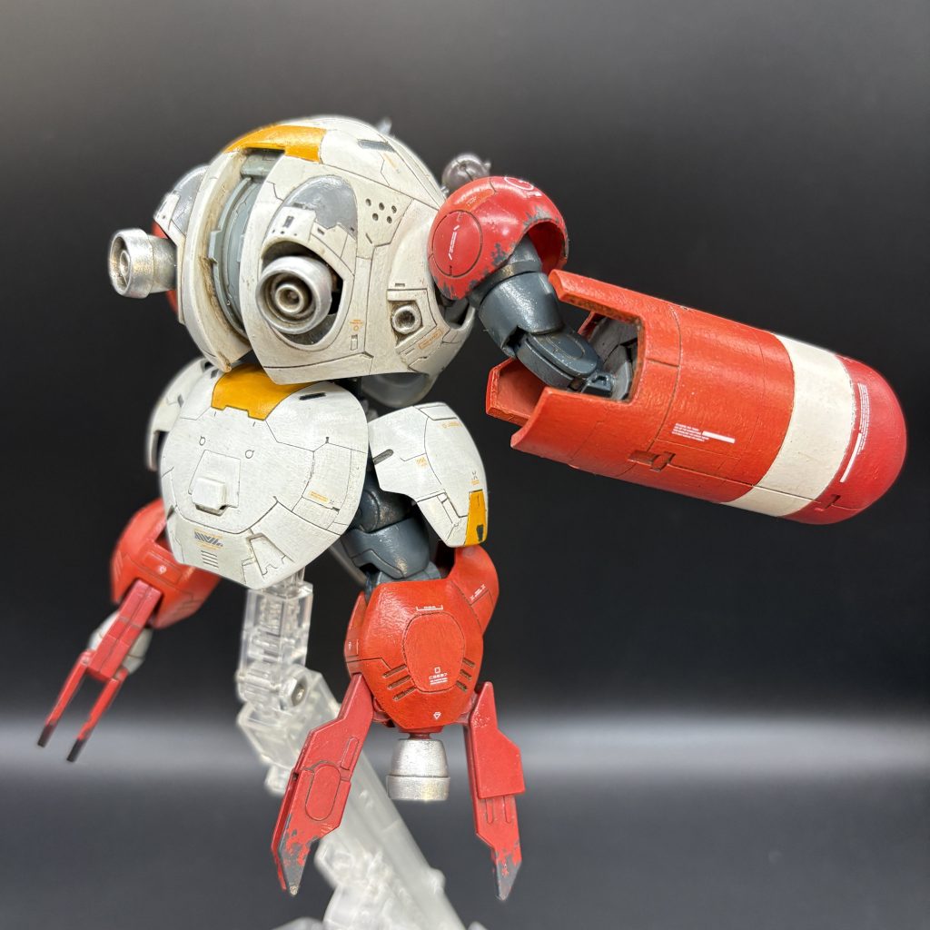 右手はハイゴッグのミサイルを拝借。なんとかそれっぽく仕上がりました。