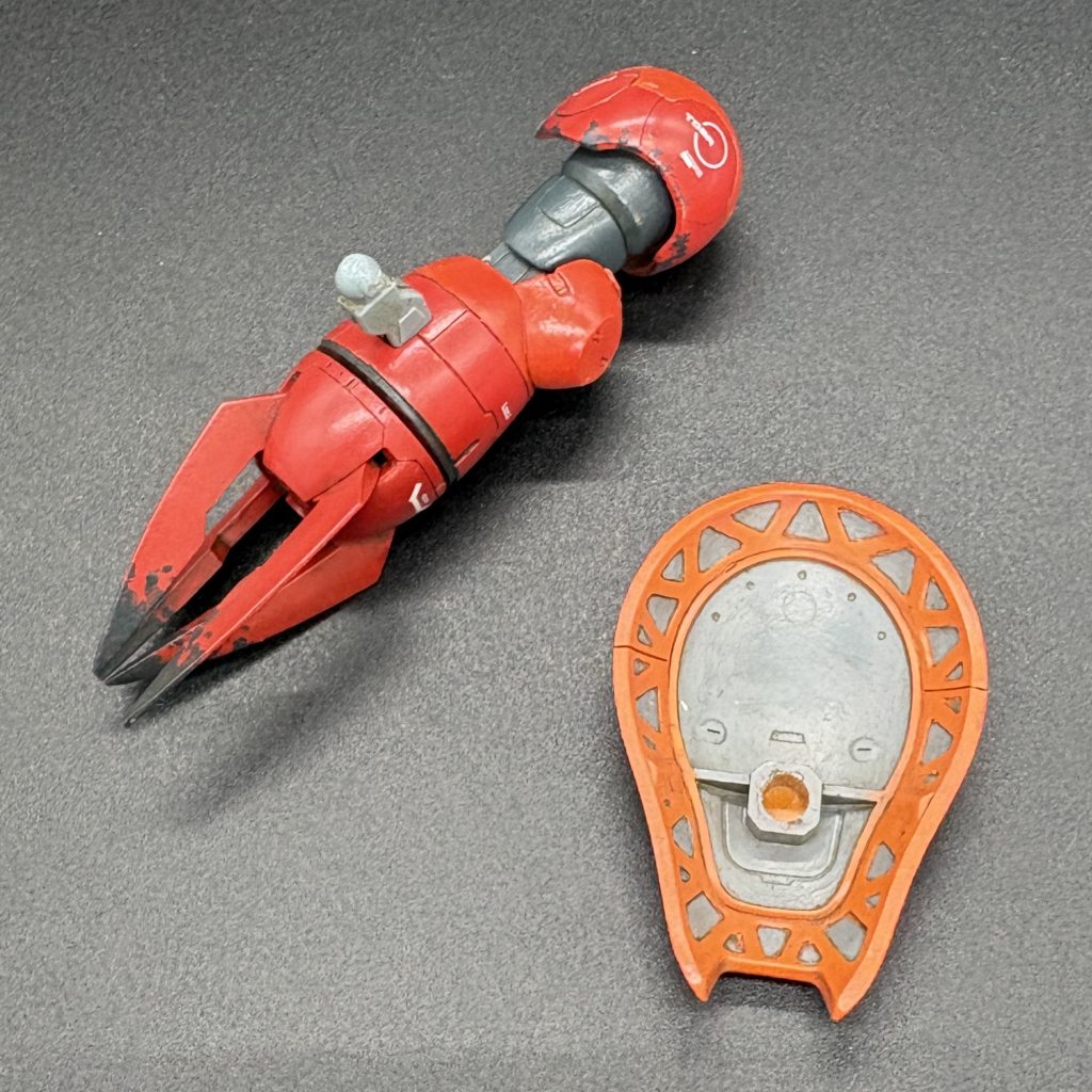 シールド裏側のトラス構造は、面倒がらずマスキングして塗り分けました。（組んだらほとんど見えませーん！）