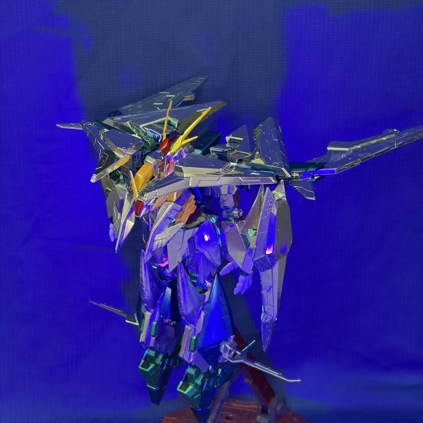 クスィーガンダムをあまり意識したことが無かったのに、キルケーの魔女でまんまとやられた！一番のやられポイントは、なんと言ってもフライトフォーム無骨な感じが、とても好き！残りは、ペネロペのフライトユニット・・・＜Geminiと遊ぼう＞今回は、川の写真とペネロペ＋クスィーガンダムで、川の光沢がビームライフルの色になる感じで作ってくれました。（6枚目）