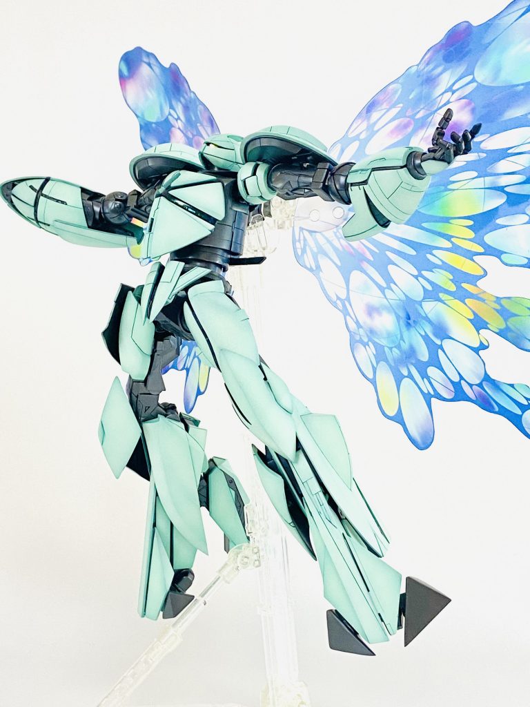 美しい…😍なんて言うか、月光蝶とかいうアイデアが出てくること自体、やはり富野御大て天才的だなって