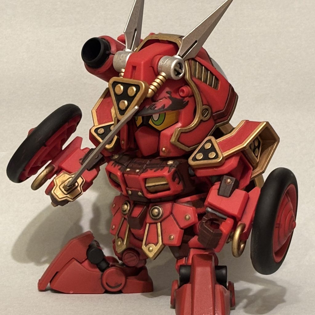 黒と金の箇所はたしか初めてエナメル塗装して余分な箇所を拭き取って…っていう工程を経験したんじゃなかったかな？スゲェーって思った記憶があります。世代的にSDからガンダムにハマったので(今はファーストから閃ハサまで完走)、SDのキットはいまだに欲しくなりますw