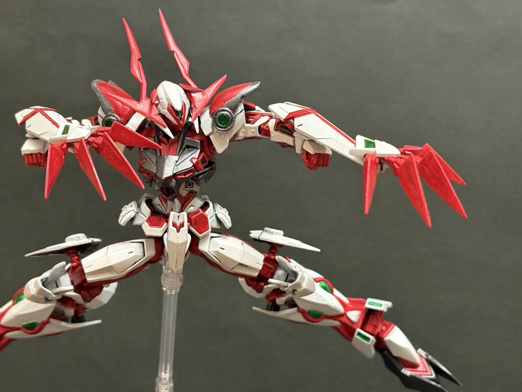 　こうなると長いリーチと素早さを活かした獰猛な戦闘スタイルに早変わり。爪をデカくしたのは自賛したい。