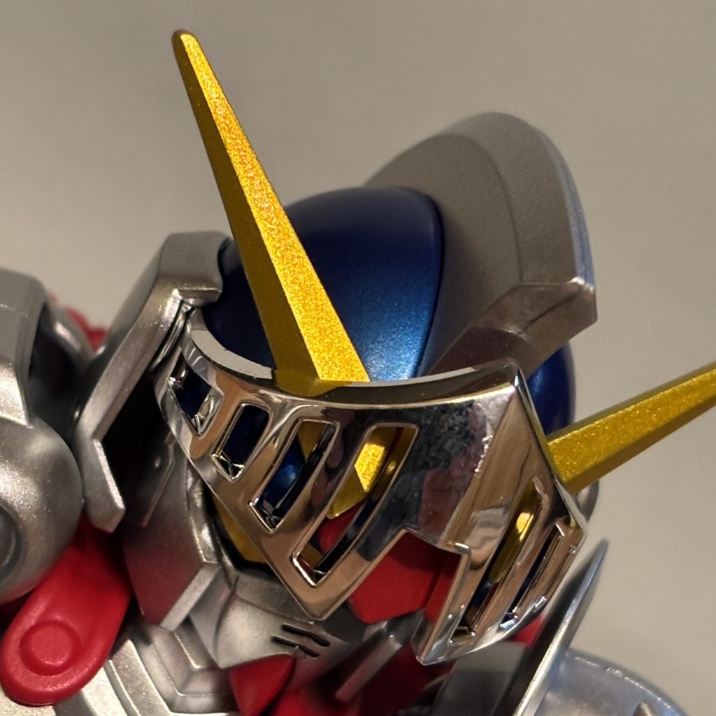 ゴールド、シルバー、メタリックレッド・ブルー、メッキパーツの組み合わせもいい感じ👍