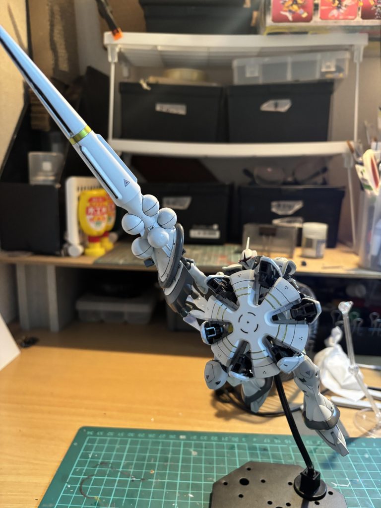 全体的にはデカールを少し貼って情報量を増やしてみました。