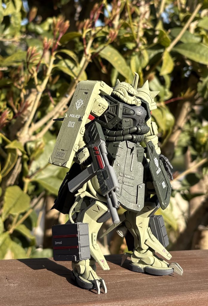 自然光で撮るとカッコよく写りますね(zaku-kao8)アタシはこの光が好きです(zaku-kao8)