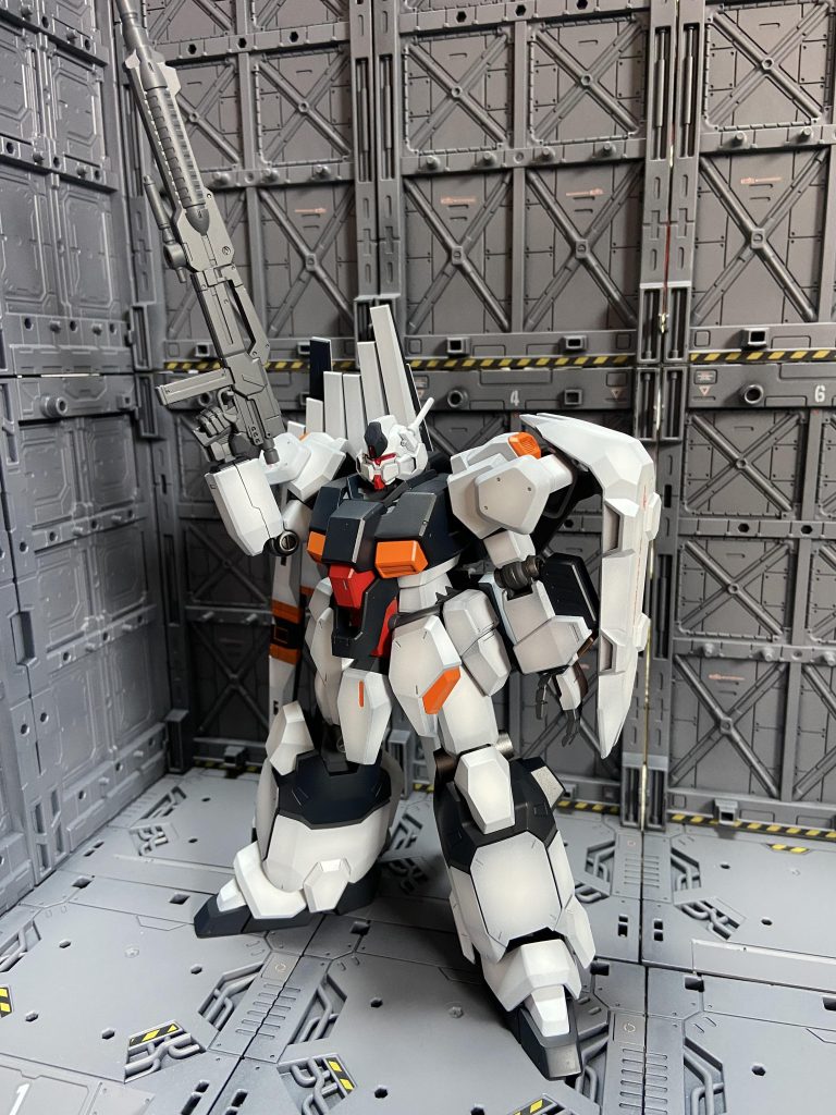 カラーリングはνガンダムカラーに。