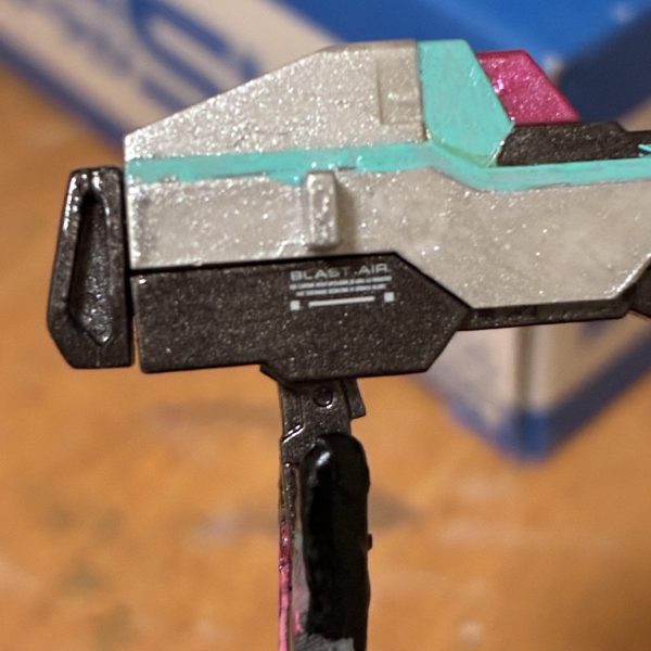 ライフルに貼ったデカール、なんとかAIRって書いてる…