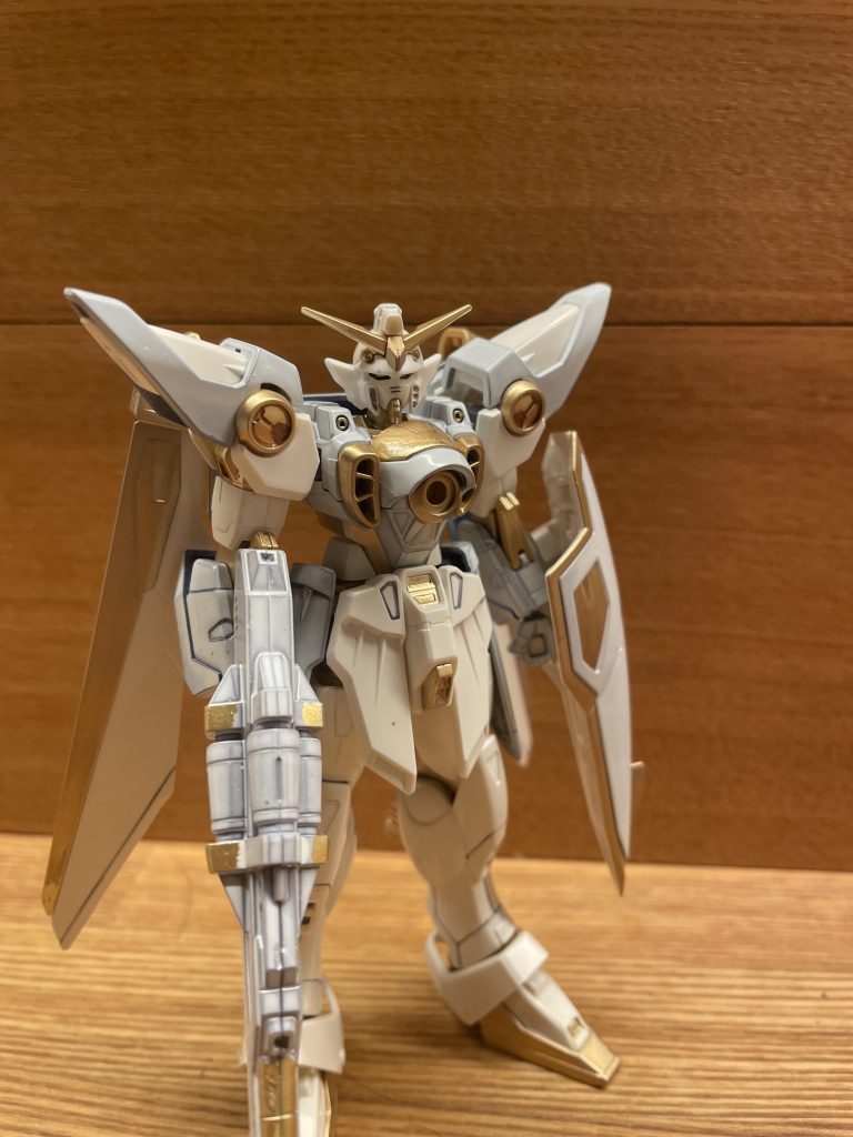 胴体アップそういえば最近ウイングゼロのかっこいいカラーが出たので、あれを少し参考にしました。