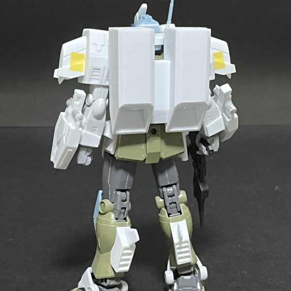 2週間ぐらいただ眺めて形が見えてくるのを待っていた肩部の羽のような形状したフィンなのかな？をプラ板の積層から削り出して下部だけ0.5mmプラ板バックパックを箱組みしてC面を少し削ってみる上部をまるくしてスラスター部分をスクラッチするまだまだやることいっぱいだな脚部スラスターはまだ形が見えてこない（3枚目）