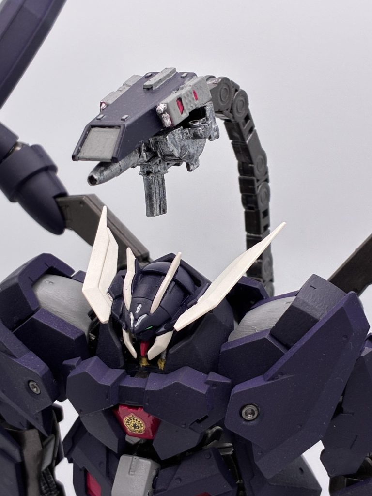 ボールデンアームズ、ガンダムザガンの余りパーツ、セリアの武器などを使って銃のサソリの尻尾を作りました。