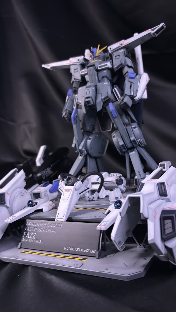 全体的にフチが目立たないくらいのグラデーション塗装で仕上げています