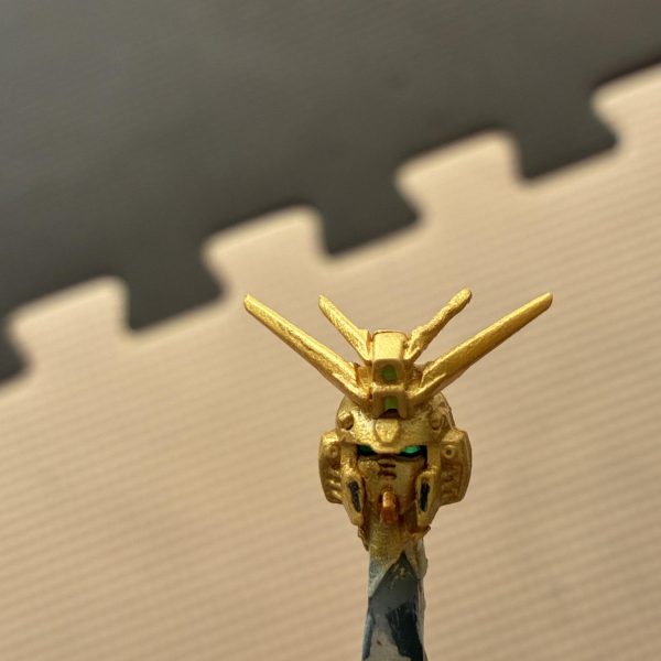ゴッドガンダム塗ってます