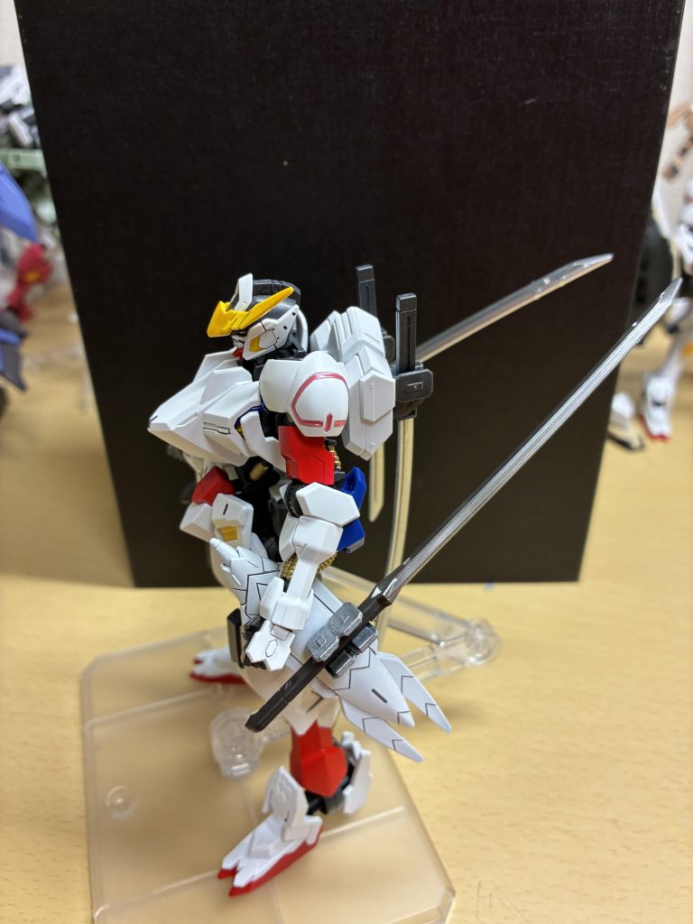 刀を多く持っている姿が自分の好みなので4本装備させています。あぁ、早く撮影ブースをゲットしなくては‥