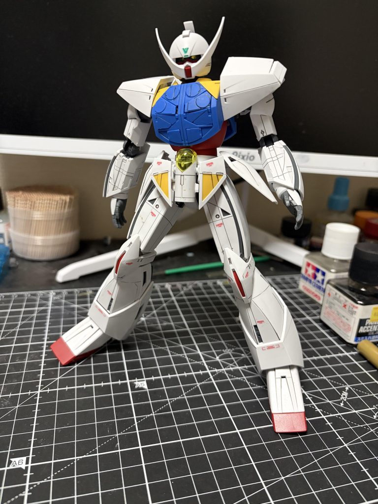 作ってる時に持ち手のハンドパーツが消失してしまい武器を持たせることができませんでした😭