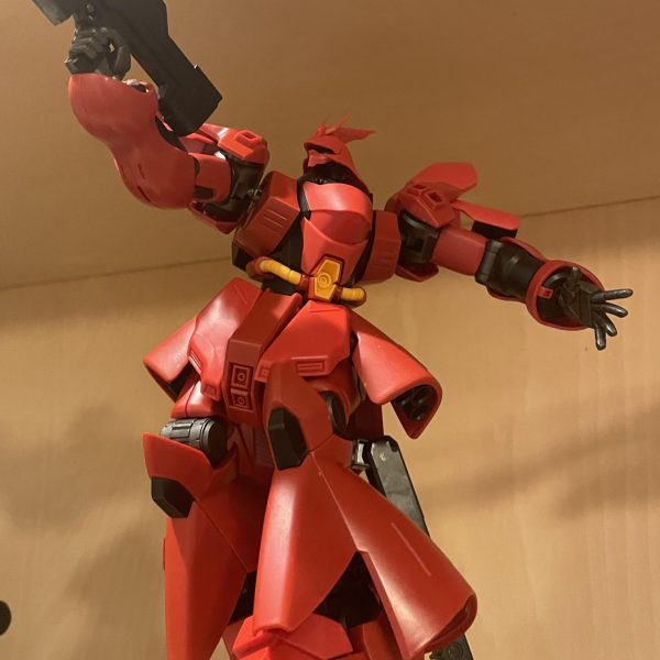 素組み途中です。初めは黒にしようと思ったのですが、ありきたりな気がしたのでゼータプラスを参考にして灰色にしてみたいと思います。モールド掘り直し、可動域を広げる加工もしました。&nbsp;素組み完成しました！あと肩にダルいモールドがあったのでそれを飾ってプラ板はっつけます。&nbsp;（4枚目）