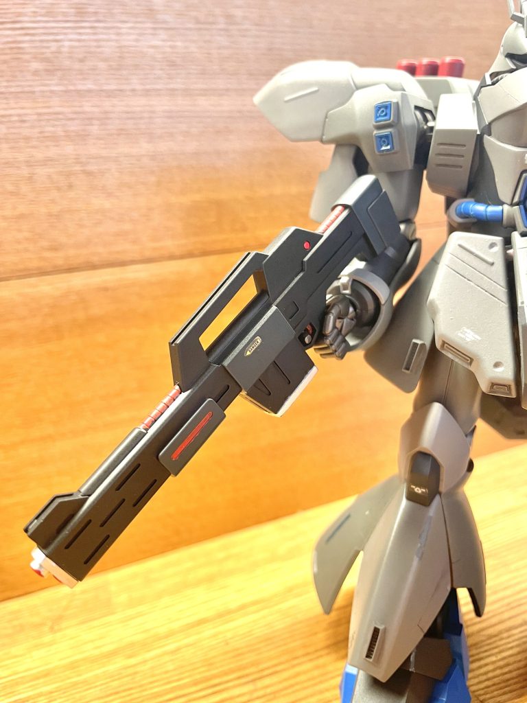 今回何気に頑張ったのがビームライフル。鬼のマスキング作業で塗り分けました。でもあんまり違いがわからないかも、、😅