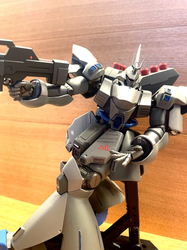 ビームライフルをぶっ放すサザビー!かっこいい!😃