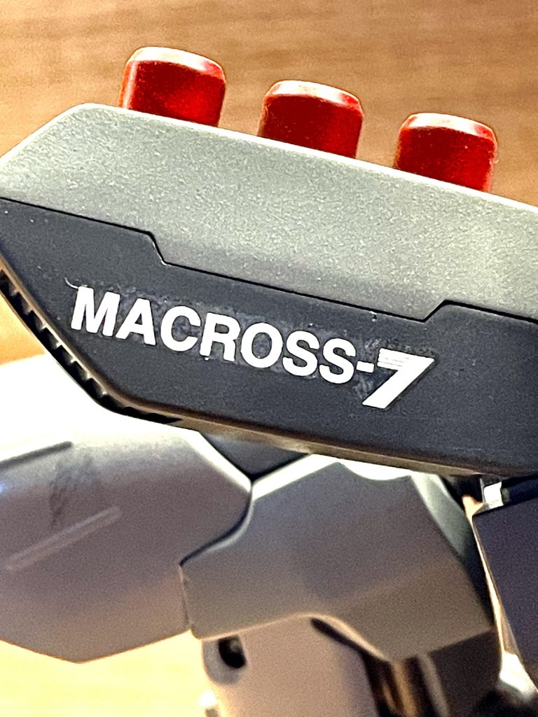 水転写デカールをよく見ずにはったら...マクロス!?