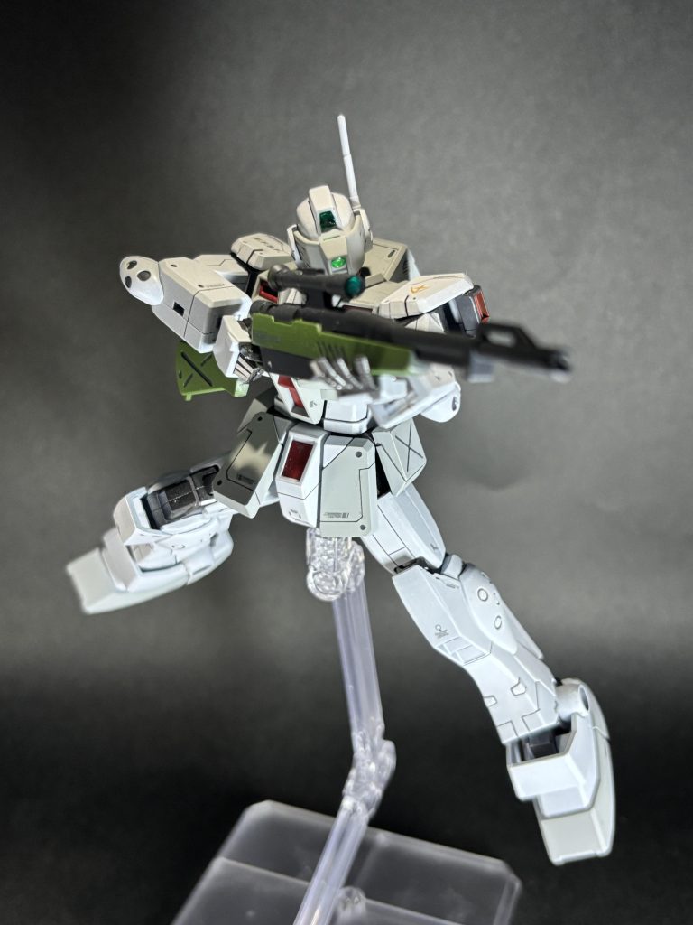 ライフルはシンプルに塗り分けを行っています、センサー部にはレジンを半球状に盛ることでレンズ感を出しています。