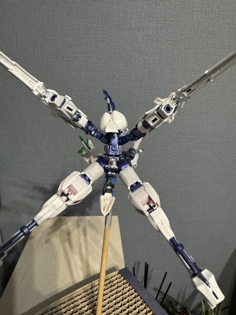 イージスならではの変形ですただ武器の事は考えてなかったですしまうとこがない…