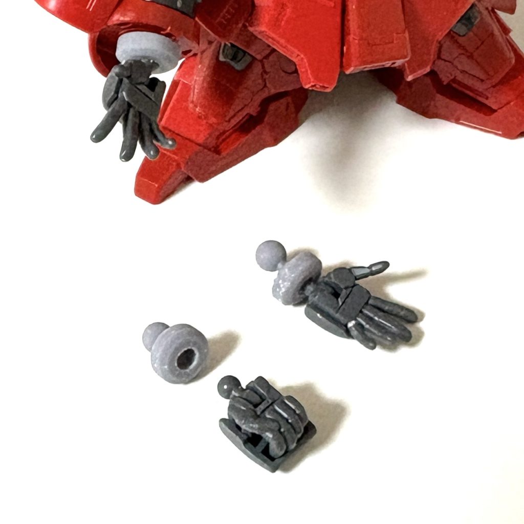 手はビルダーズのハンドパーツでいきたかったんだけど、ボールジョイント径が合わないので中間パーツを3Dプリンタで新造しました