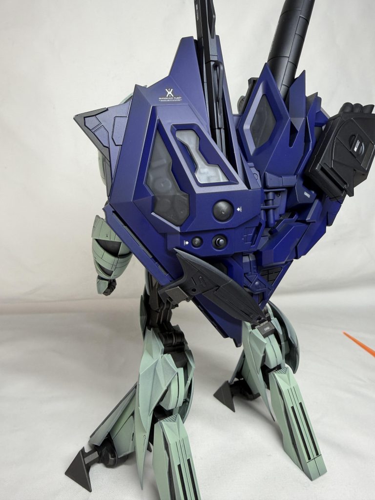 後ろから。武器もたくさん