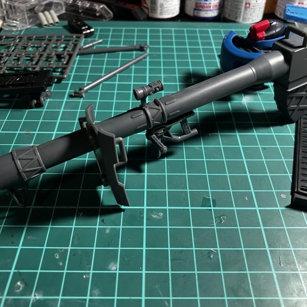 皆様こんばんは！久々に作っております。背部に細工してる最中です。バズをラケーテン使用に改造しております。あまり原色から離れないように塗装する予定です。まだ時間はかかりますが、ゆっくり作っていきますので、お付き合い頂ければありがたく思います。よろしくどうぞです🙇（2枚目）