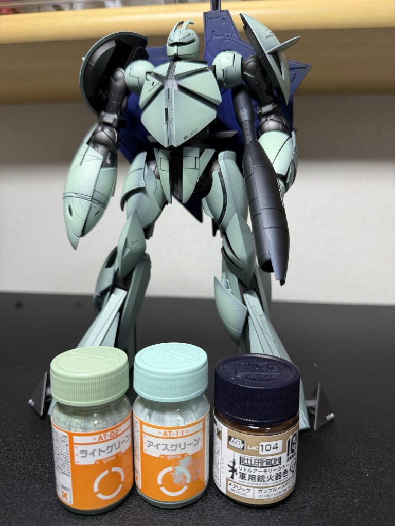 外装:(緑)グレサフ→ライトグリーン+アイスグリーン、(青)グレサフ→ブルーパープルフレーム:ガンメタサフ＋黒サフ、武器:黒サフ→ガンブルーメタリック