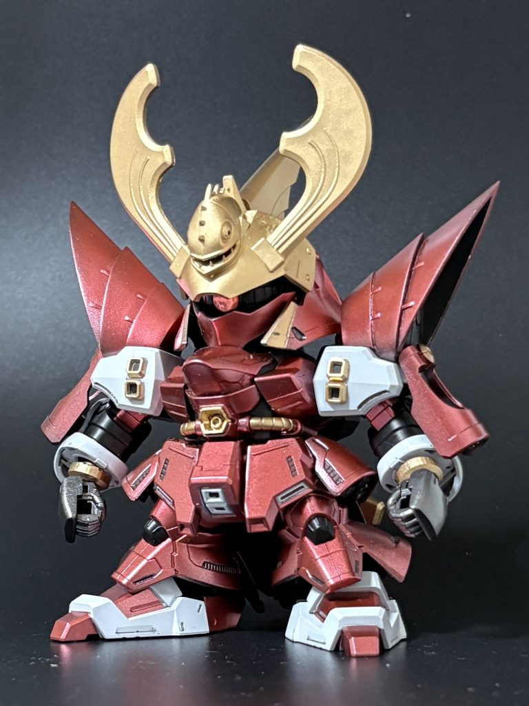 全体像。クワガタ、肩アーマーと、刀や鞘を3Dモデリングで作成しました。クワガタは大きさや角度、強度や厚みなど、何度トライしたかわからないくらい作りました。反省点もあるけど、とりあえずこれで完成としました。良い大きさ！メインカラーは「Mr.メタリックカラー：GXメタルレッド」を使用。ギラン！と輝くめちゃくちゃ良い色☆☆☆☆☆