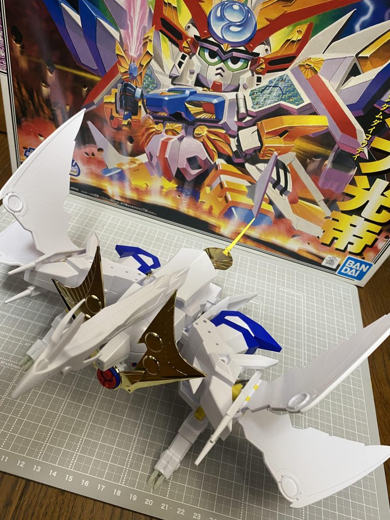 パチ組みです。金のメッキパーツは、はめ殺しのものがありましたので付けていません。クリアパーツも付けていません。