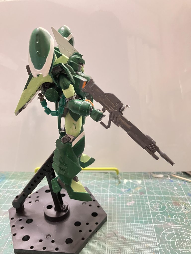 エクステンショナル・アレスターは100均のビーズを使用してディテールアップをしています！